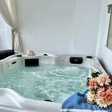 Apartment Luxury Vacation Irene With Private Juccuzi Fira (Santorini)