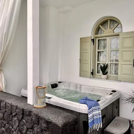 Apartment Luxury Vacation Irene With Private Juccuzi Fira (Santorini)