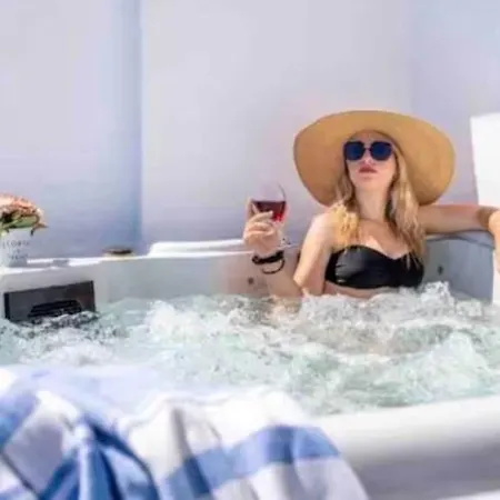 Apartment Luxury Vacation Irene With Private Juccuzi Fira (Santorini)