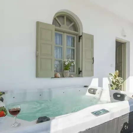 Luxury Vacation Irene With Private Juccuzi Fira (Santorini)
